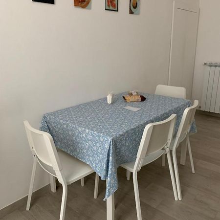 La Porta Di Carmy Lejlighed Napoli Eksteriør billede